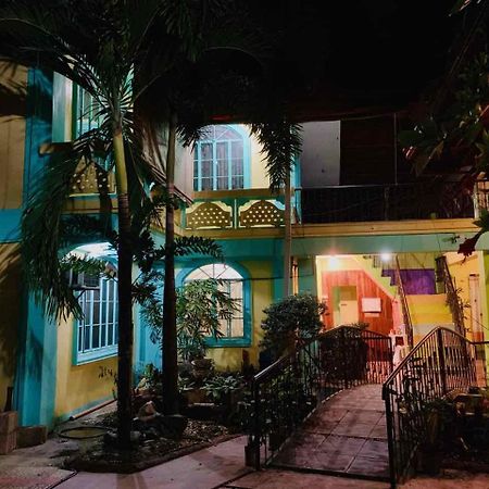Colors Boutique Hostel بويرتو برينسيسا المظهر الخارجي الصورة
