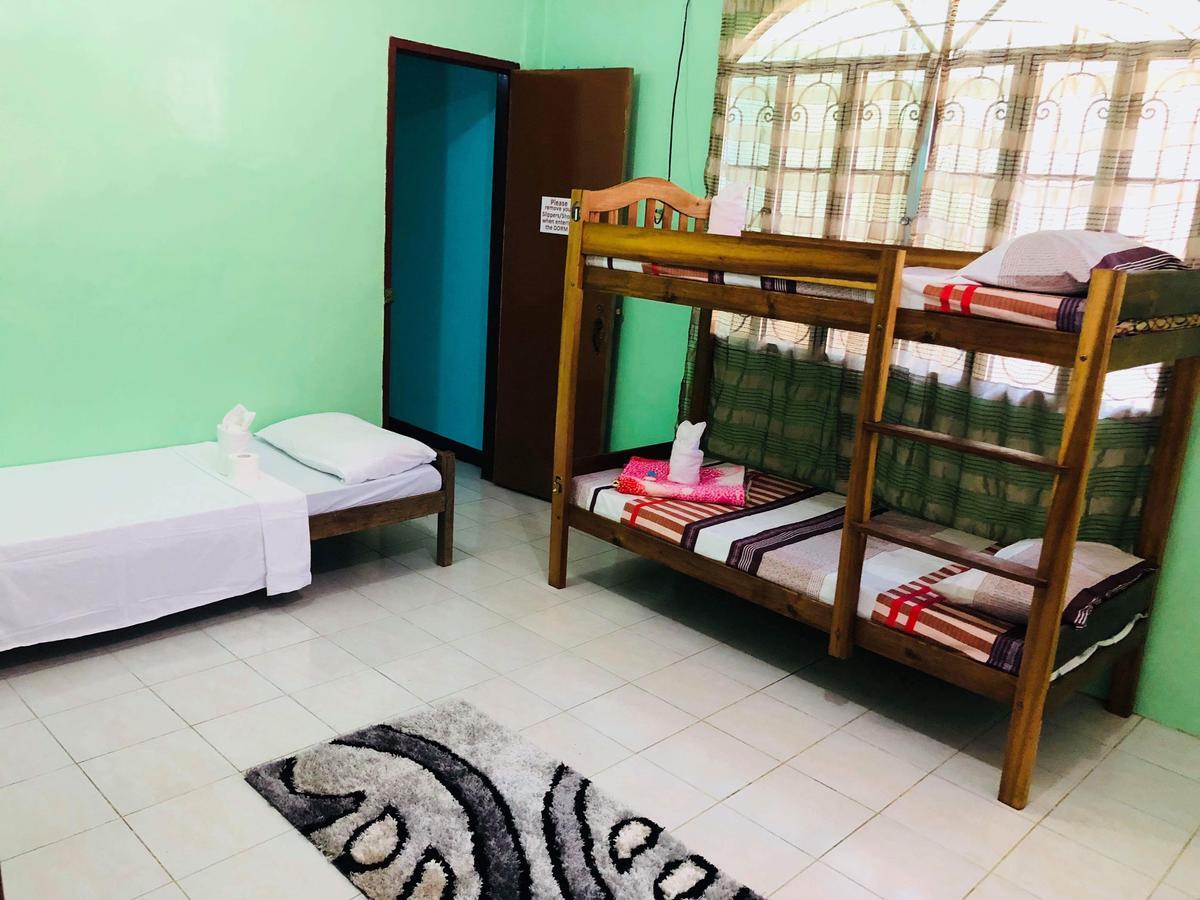 Colors Boutique Hostel بويرتو برينسيسا المظهر الخارجي الصورة