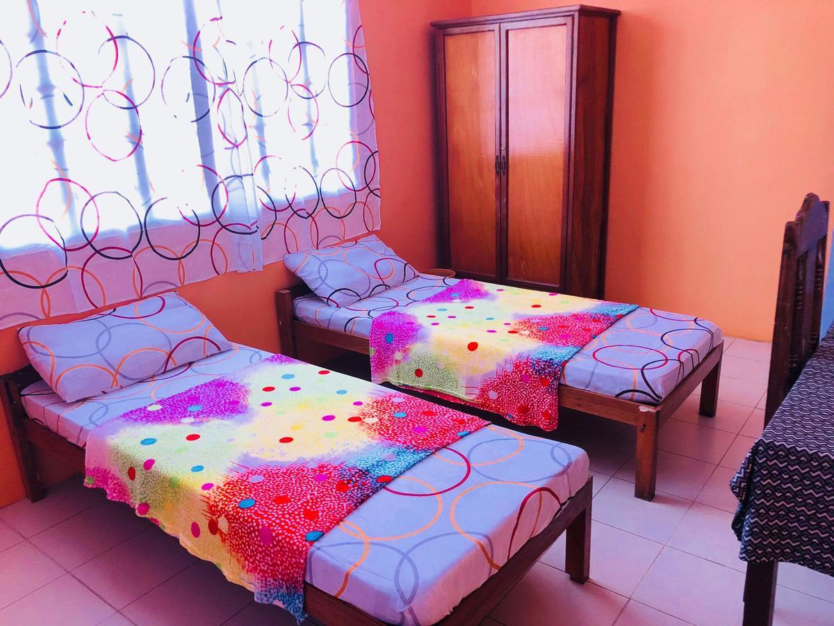 Colors Boutique Hostel بويرتو برينسيسا المظهر الخارجي الصورة