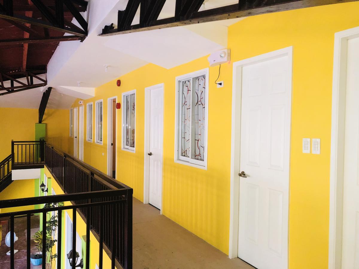 Colors Boutique Hostel بويرتو برينسيسا المظهر الخارجي الصورة
