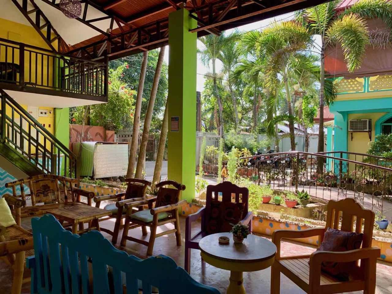 Colors Boutique Hostel بويرتو برينسيسا المظهر الخارجي الصورة