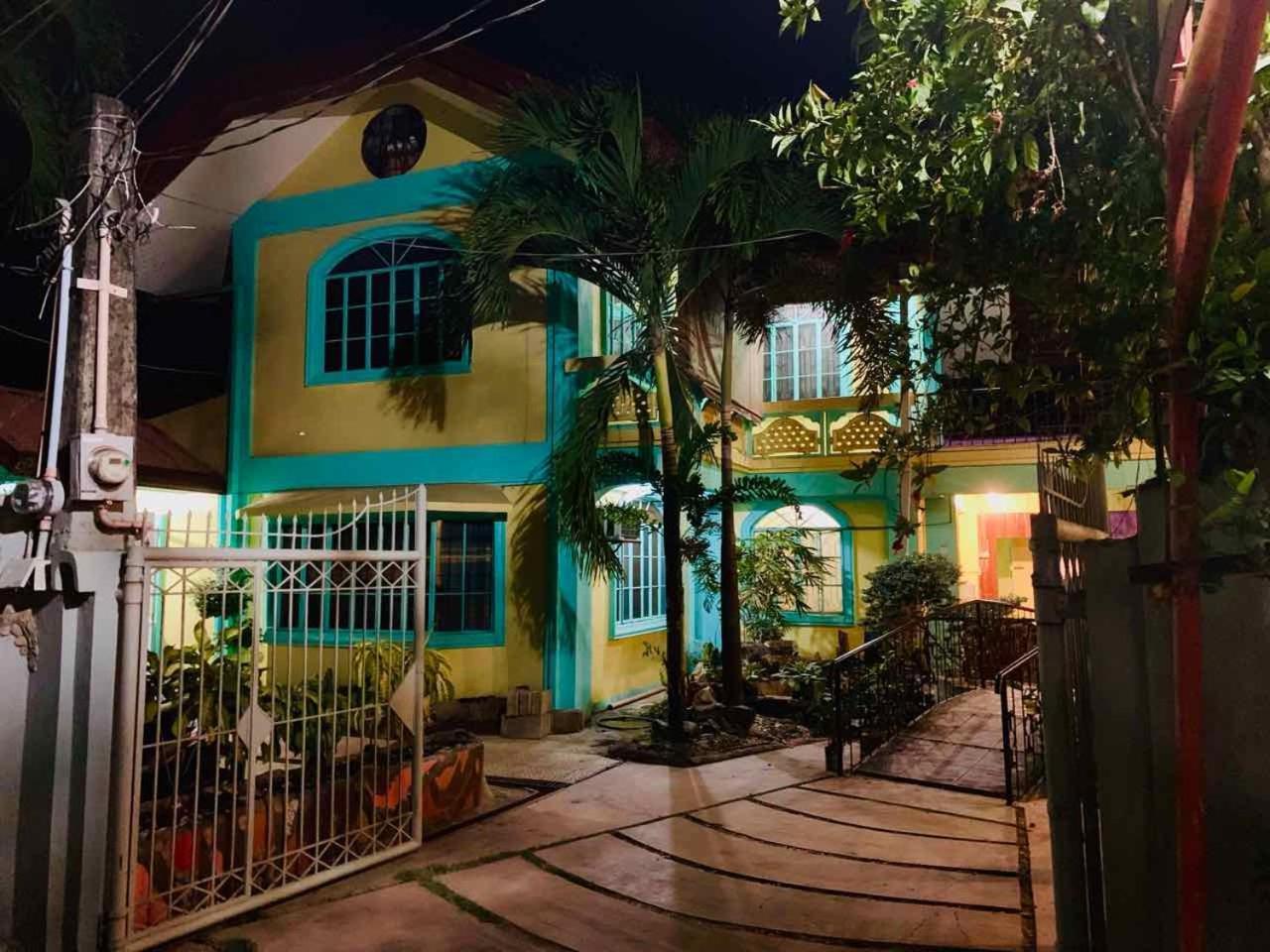 Colors Boutique Hostel بويرتو برينسيسا المظهر الخارجي الصورة